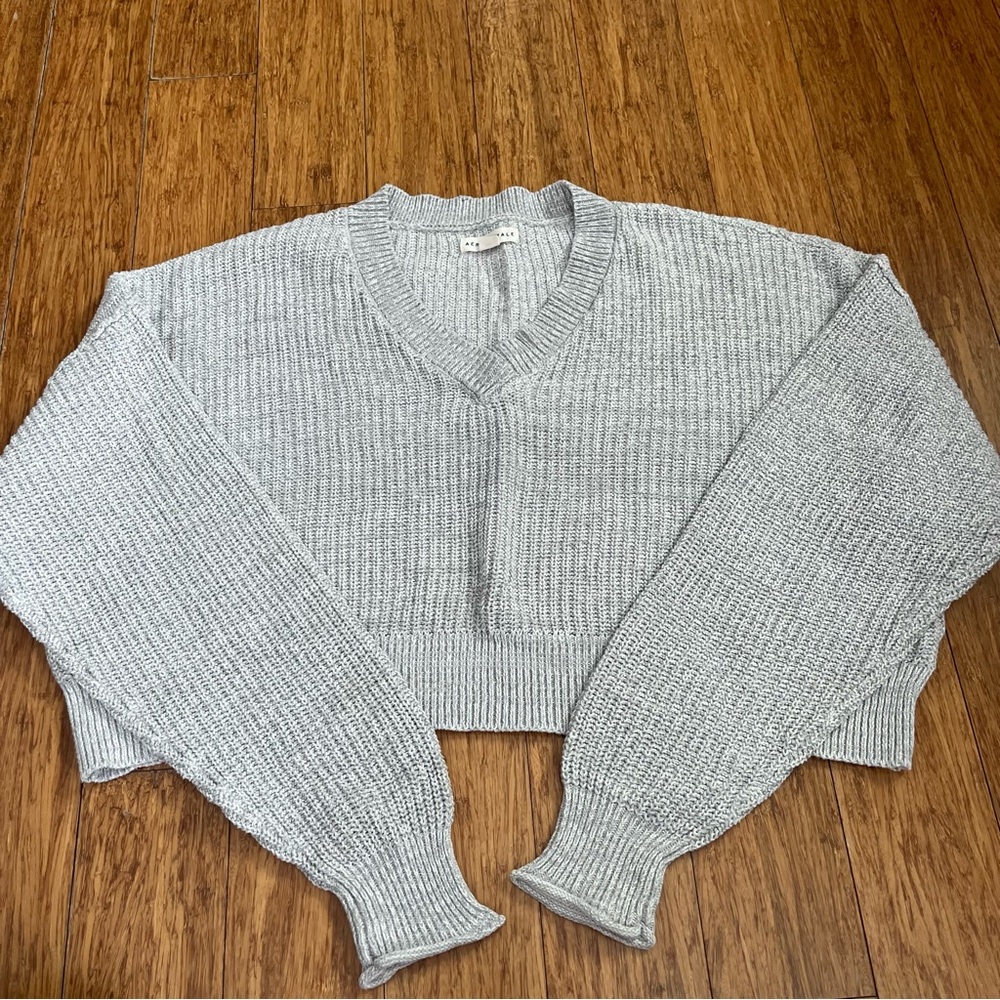 Aeropostale Light Gray Cropped V-Neck Sweater